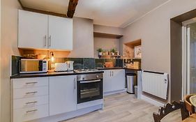 The Malthouse - Naturally Styled Central Apartment